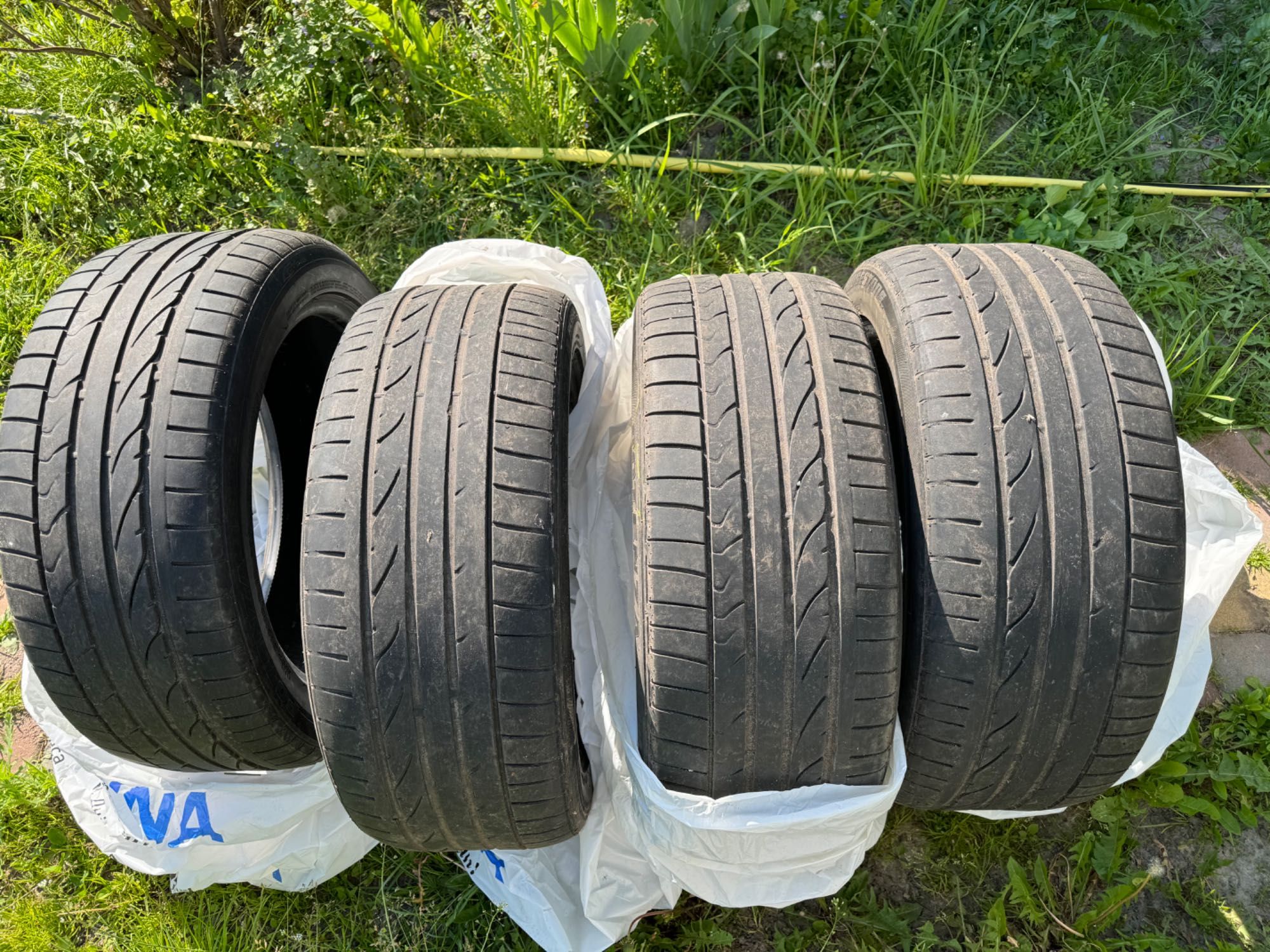 Шини Bridgestone 245/45/18 літні