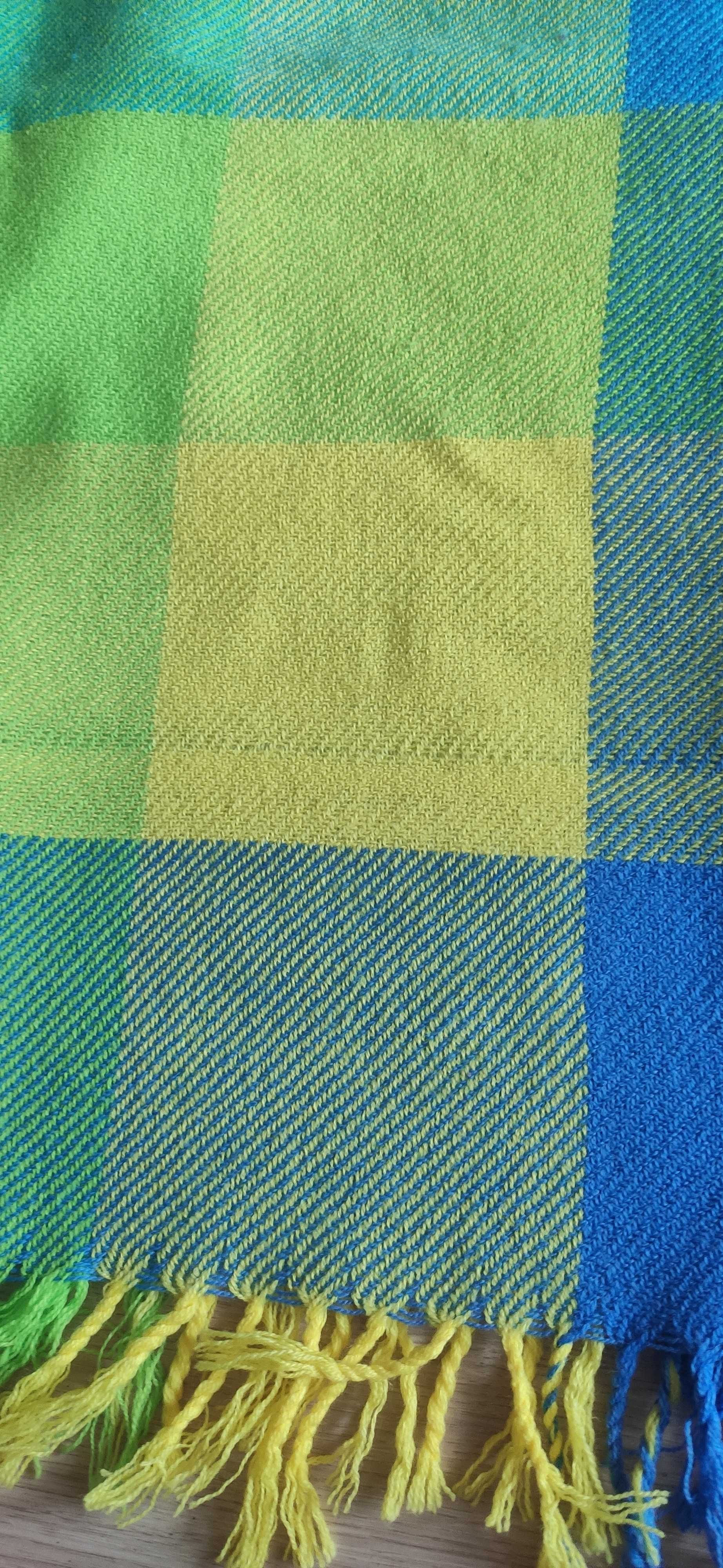 Pled lub narzuta w kolorowe kwadraty
