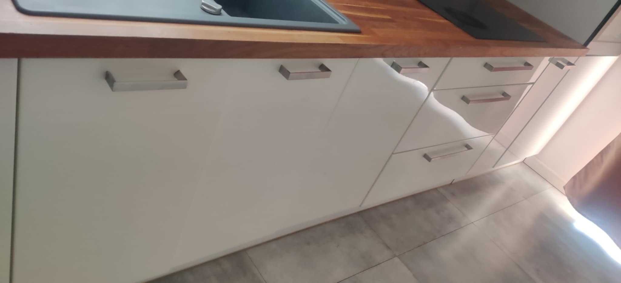 Kuchnia wraz z wyspą i sprzętem