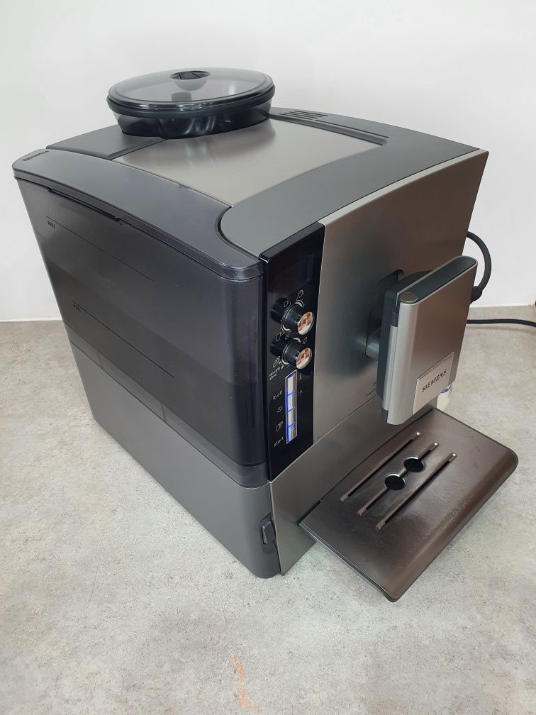 Automatyczny ekspres po konserwacji Siemens Eq.5 macchiato plus