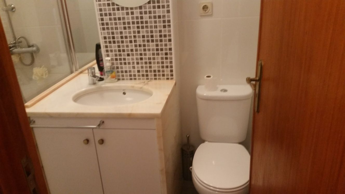 Quarto individual, c/ varanda, Senhora da Hora, c/ recibo mensal