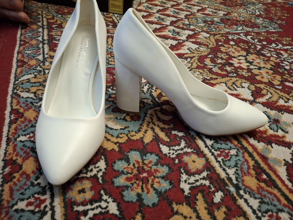 Туфлі білі весільні