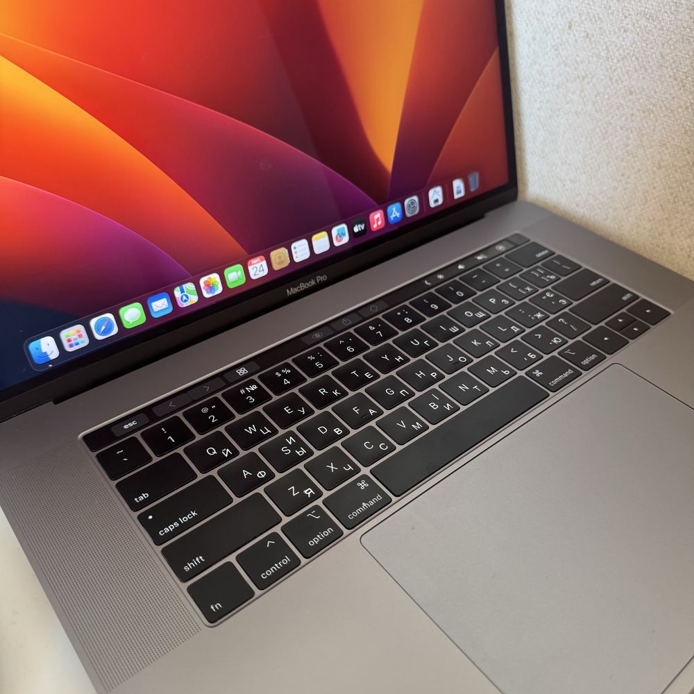Ідеальний! MacBook Pro 15 2019 i9, 16Gb, ssd 512gb