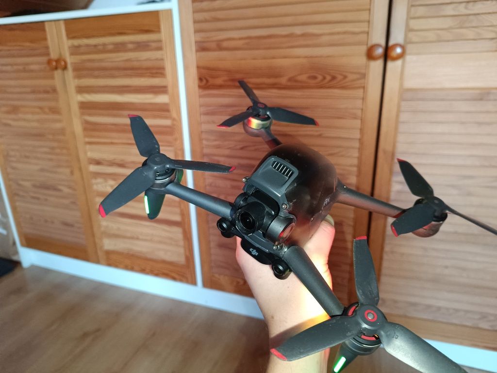 Dron DJI FPV combo + fly more combo