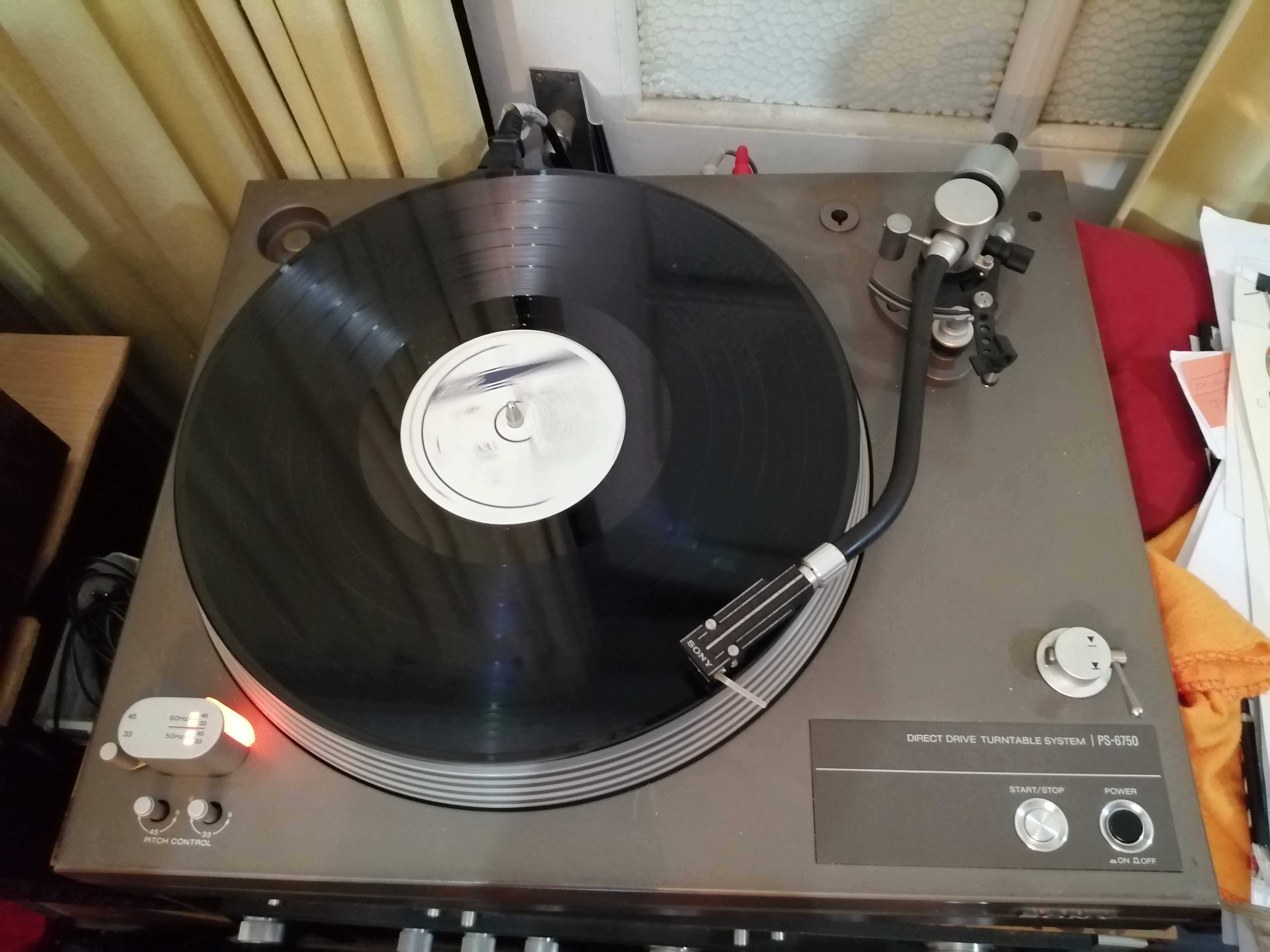 Gira disco Sony PS-6750