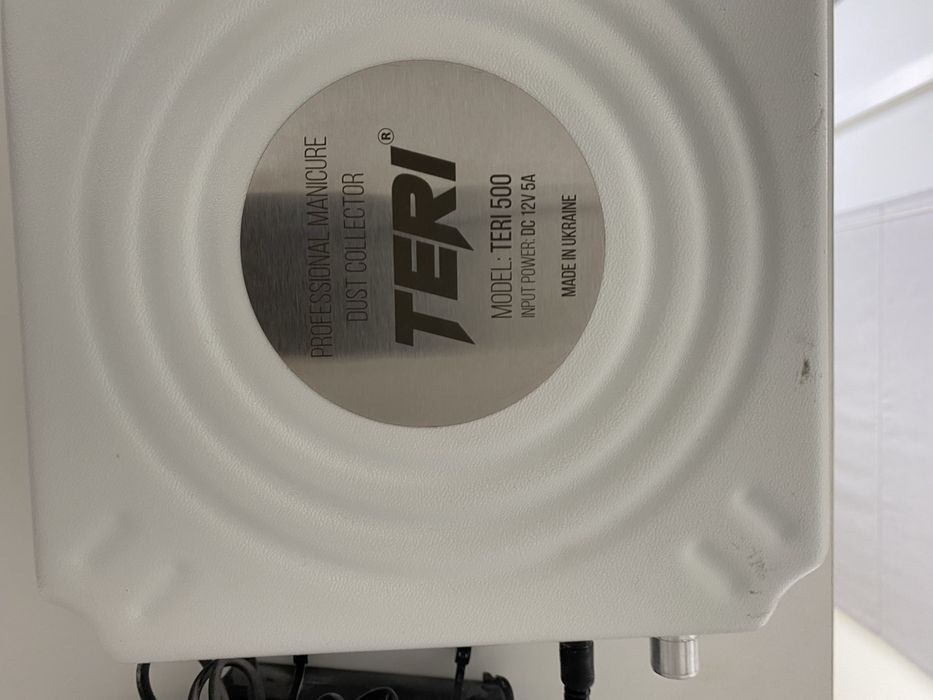 Терміновий продаж столів для манікюру з витяжками TERI