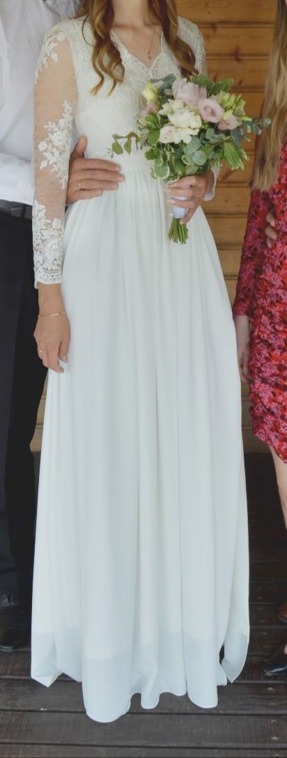 Sukienka ślubna z rozcięciem