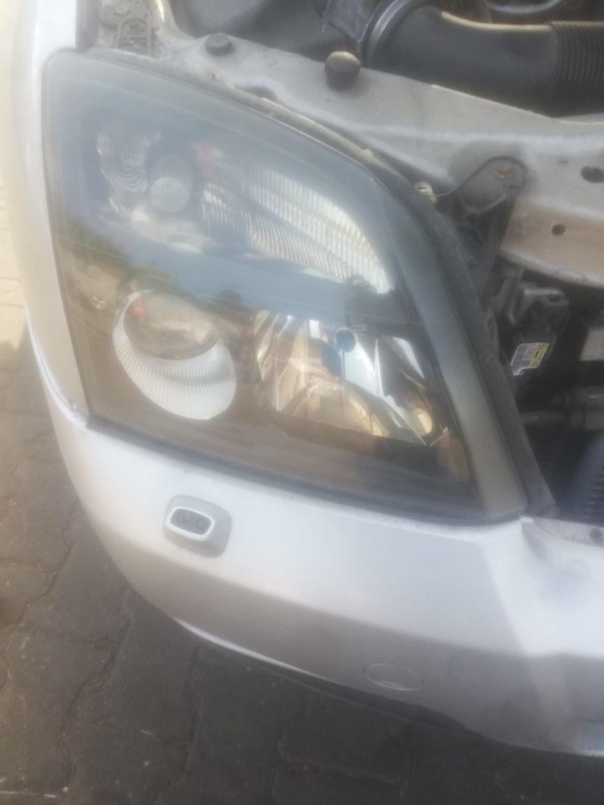 Lampy przód Opel Vectra C Hella
