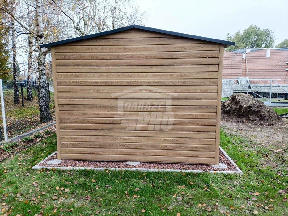 Garaż blaszany 3x6m Brama uchylna Drewnopodobny Dach dwuspadowy GP445