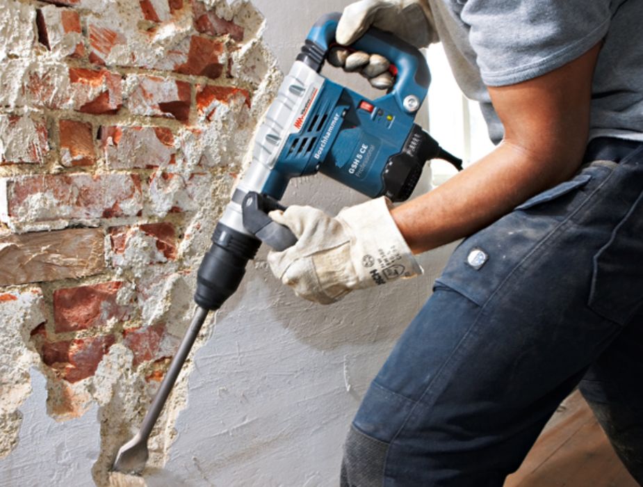 Wyburzenia, rozbiórki, skuwanie, demontaż.