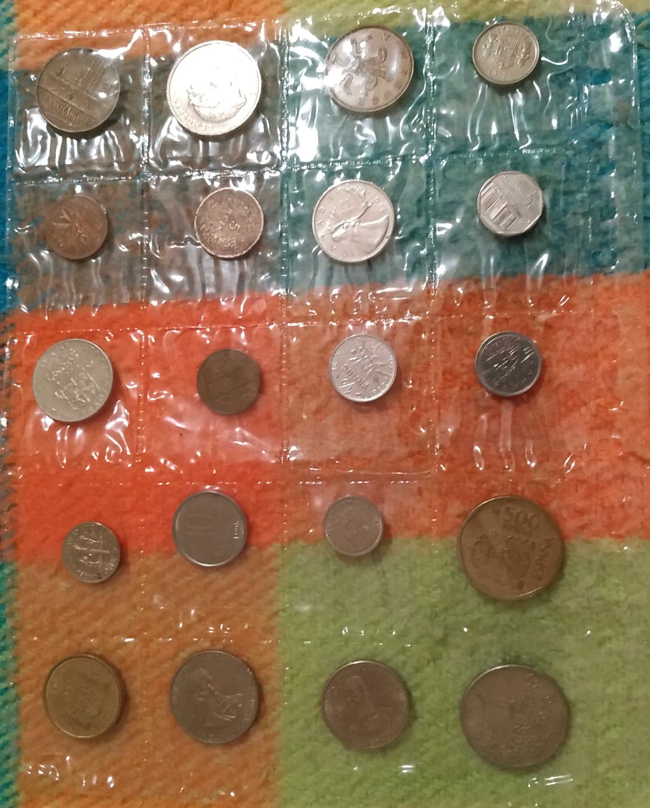 Capa plástica com 20 moedas diversas (CP2)