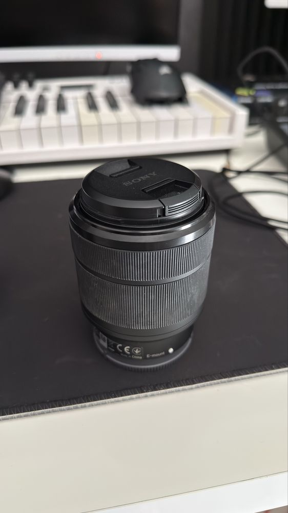 Lente Sony FE 28–70 mm F3.5-5.6 OSS
