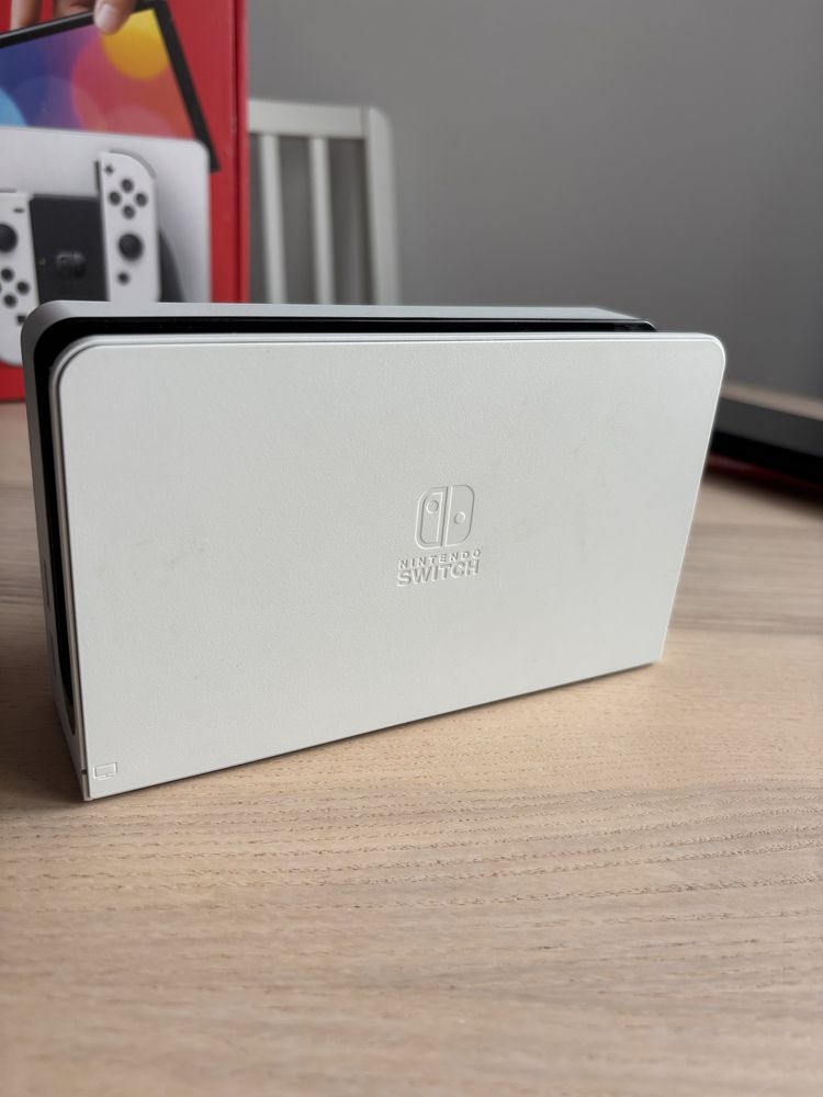 Nitendo Switch Oled+ 2 jogos físicos-Mario Kart e Mario Odyssey