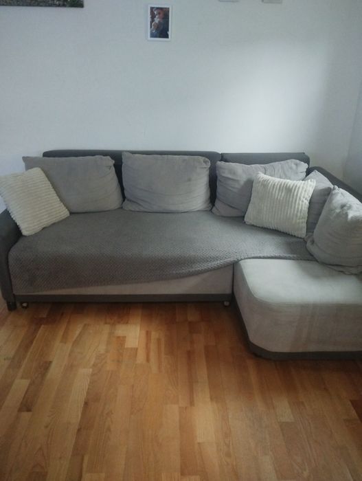 Szara narożna kanapa