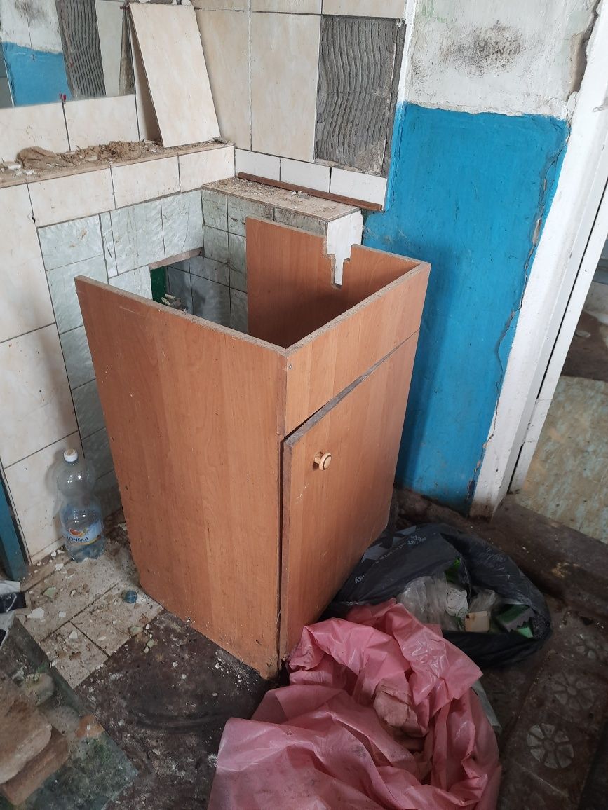 Безкоштовно віддам меблі