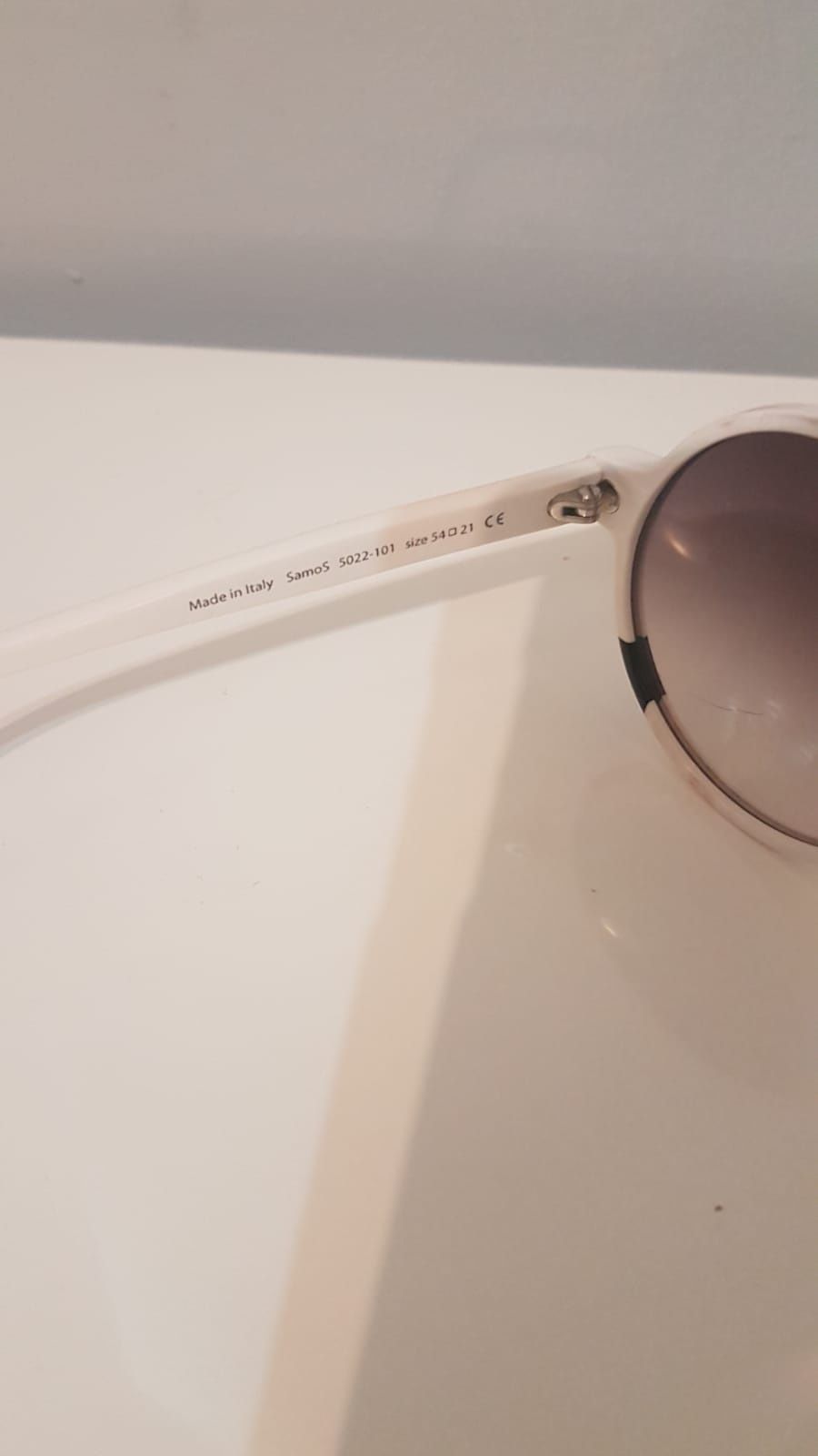 Białe okulary przeciwsłoneczne JPlus