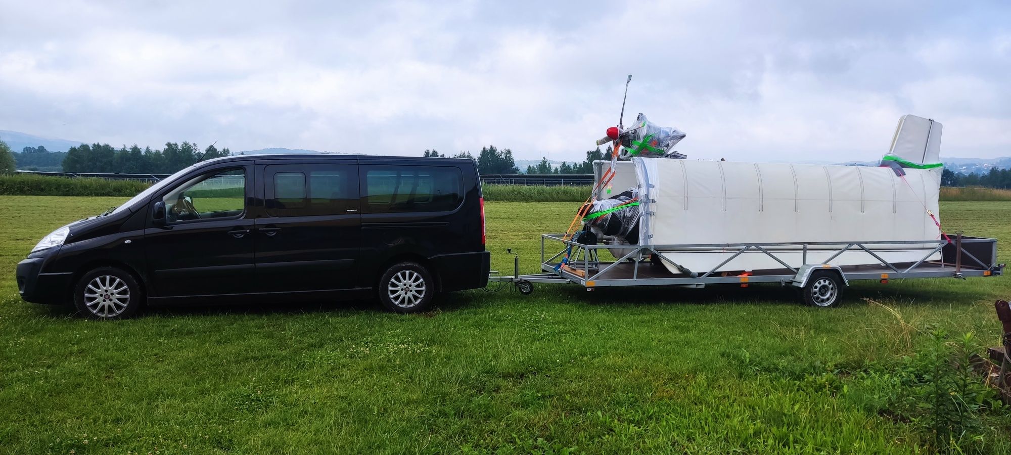Przyczepka 6x2 powierzchni ładunkowej