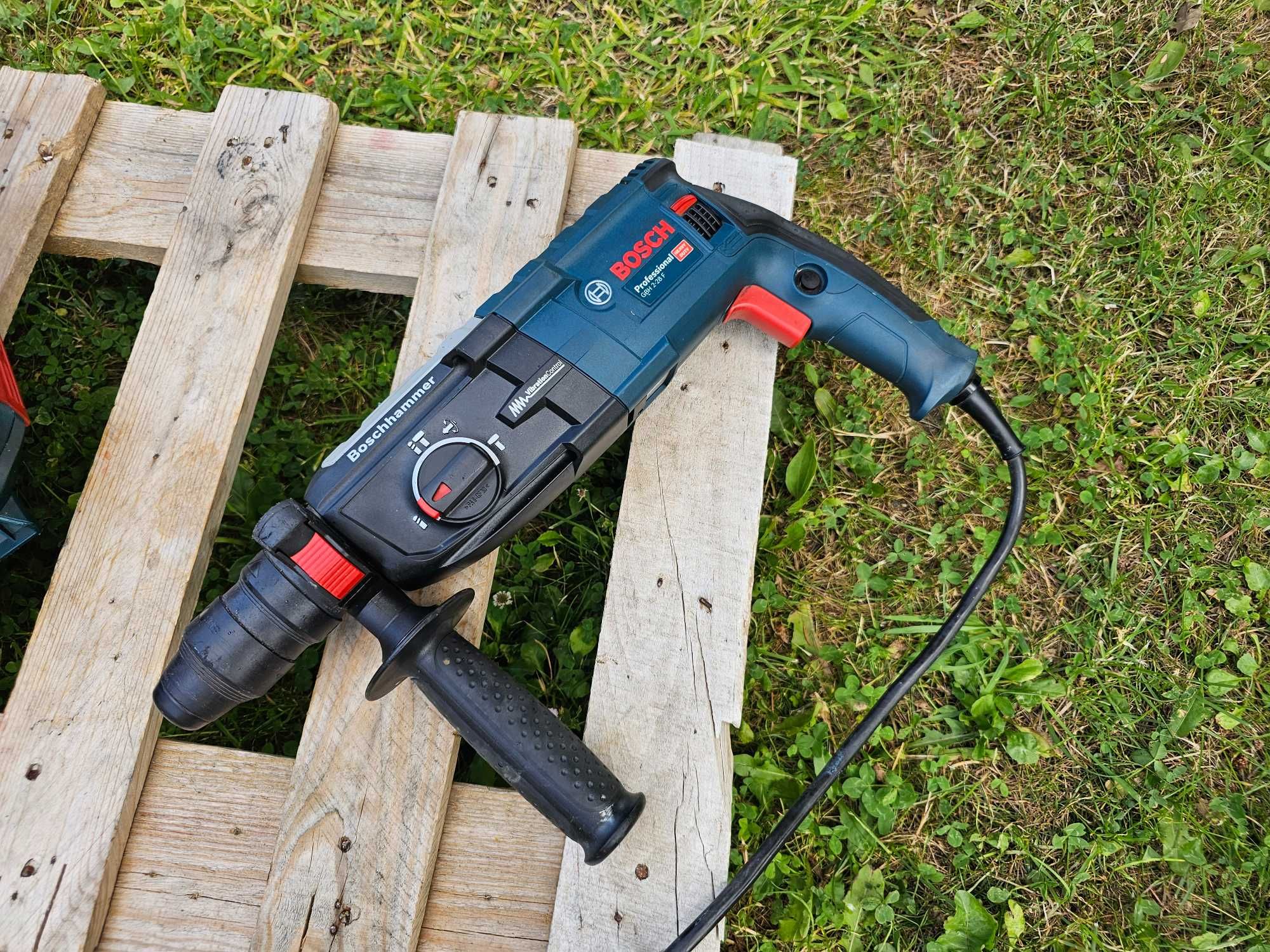 BOSCH GBH 2-28F młotowiertarka + główka + walizka