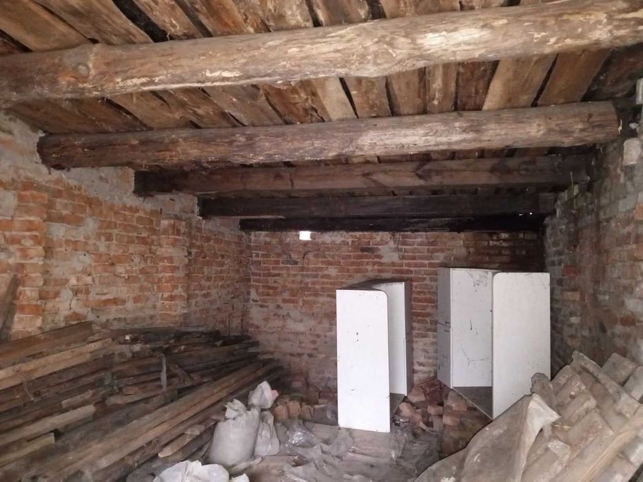 Продаж двох капітальних гаражів