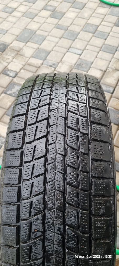 Шины зимние Dunlop б.у  235/55/20