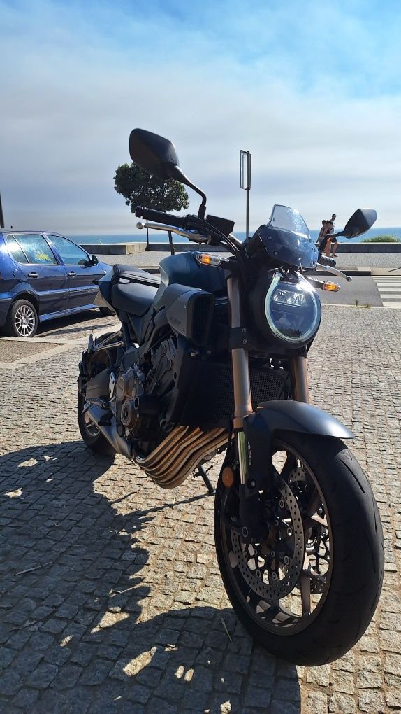 Honda CB650R 2024 (sem E-Clutch)