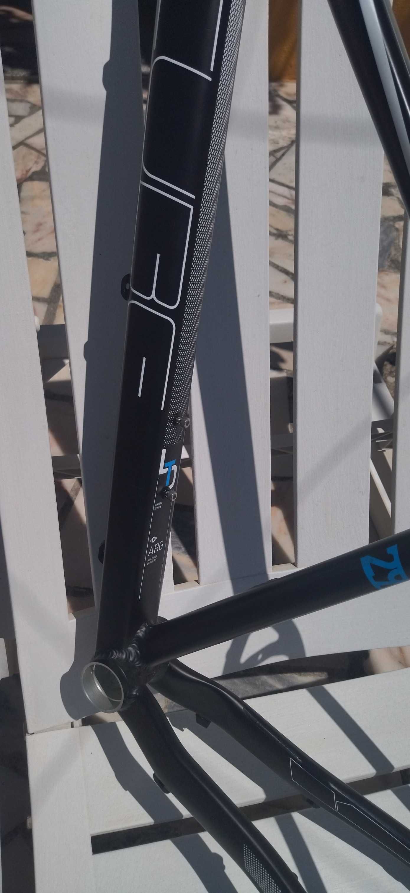 Quadro  cube ltd ppro 29 arg