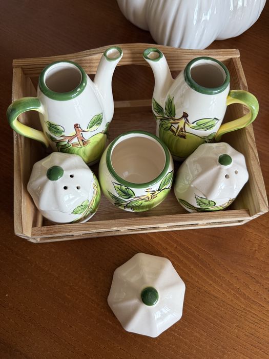 Zestaw do przypraw solniczka pieprzniczka cukierniczka dzbanek dzbanki