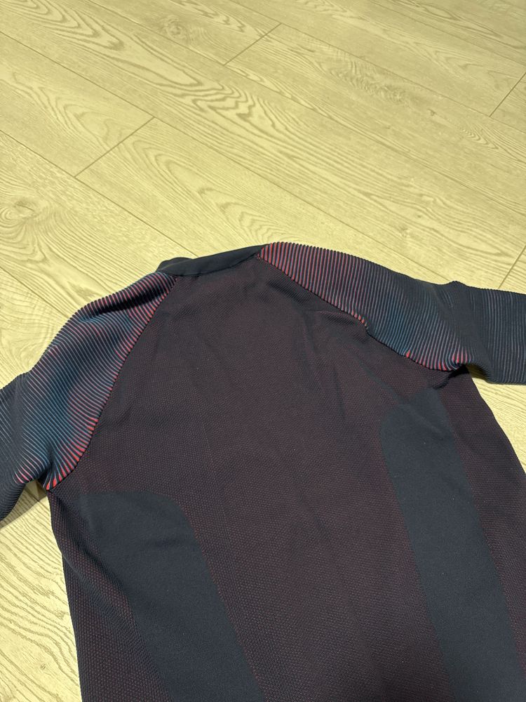 Кофта Nike, незвичний матеріал