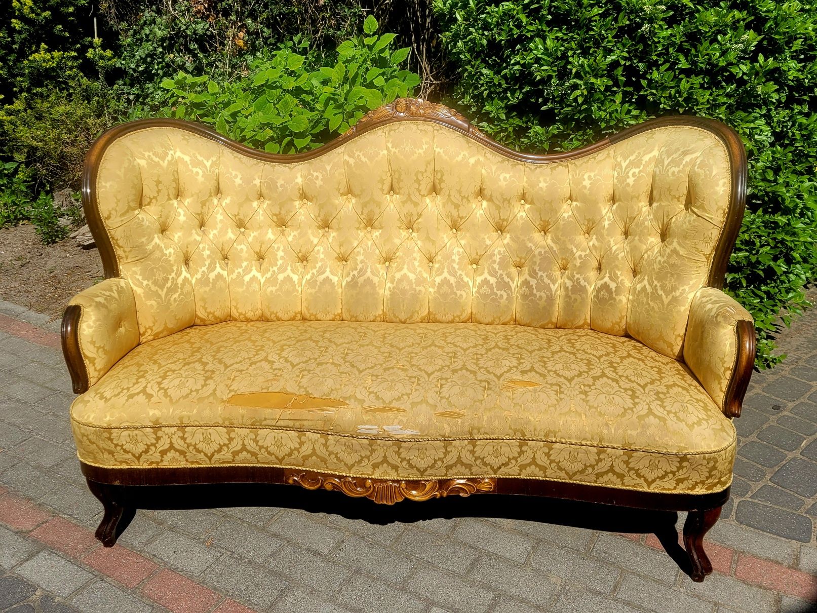 Sofa w stylu Ludwika – mebel z duszą