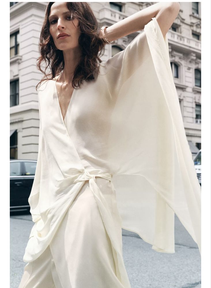 Ніжна блуза від ZARA