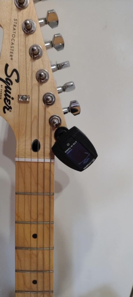 Gitara elektryczna squier + wzmacniacz Harley benton.