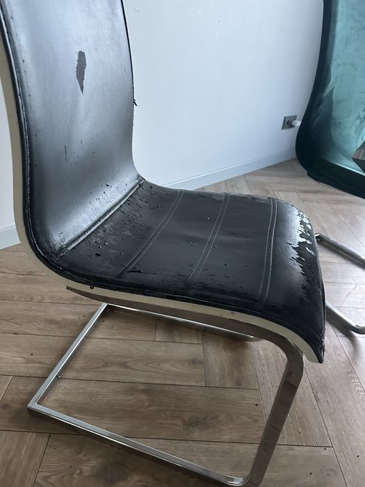 Stol i 4 krzesla wygodne do renowacji