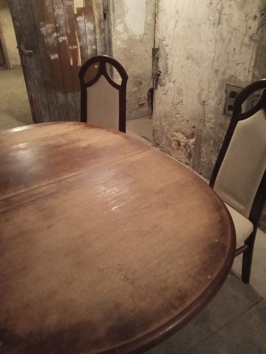 Stół rozkładany i 6 krzeseł