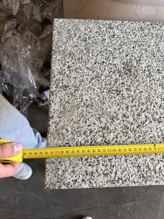 Stalowe stoły z granitowym blatem