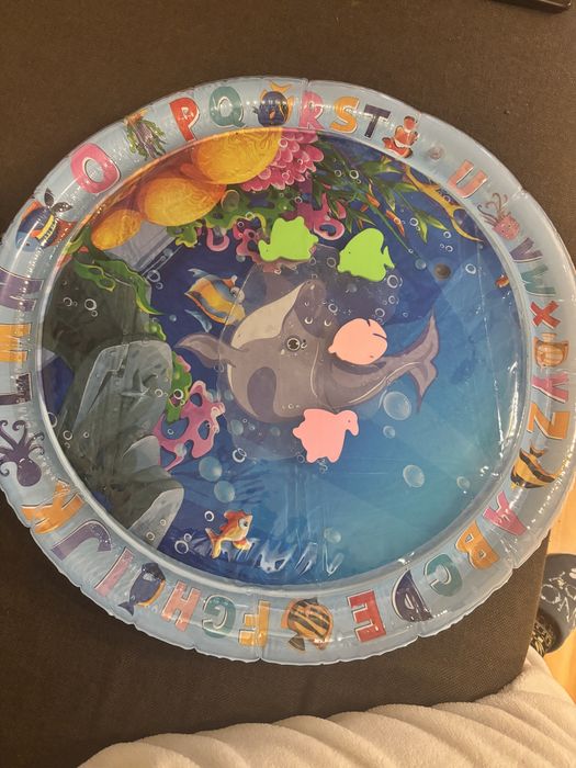 Іграшки та хатинка для котика