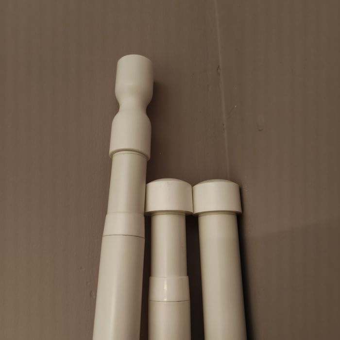 Karnisz biały Ikea Hugad 210-385