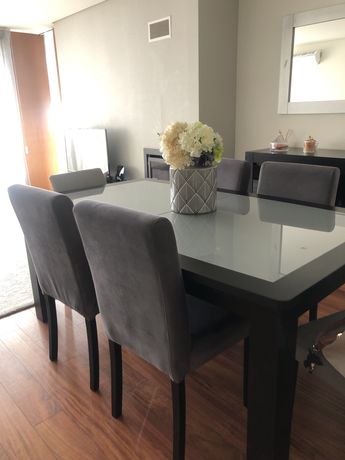 Mesa e cadeiras sala de jantar