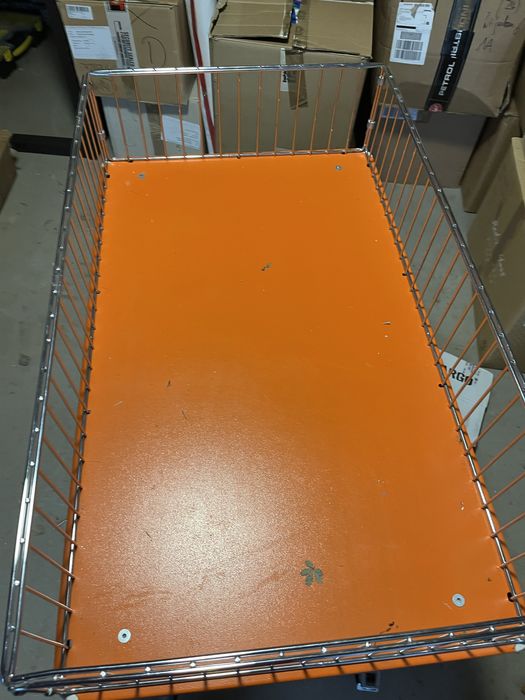 Wozek z koszykiem na kołkach