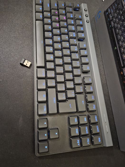 teclado mecanico logitech g515 lightspeed tkl rgb wireless/bluetooth