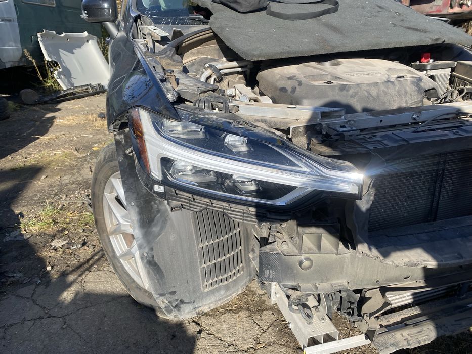 Volvo XC60 SPA права фара mid led 2019 рік