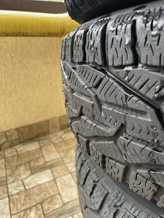Зимова гума Strial winter 215/65 R16