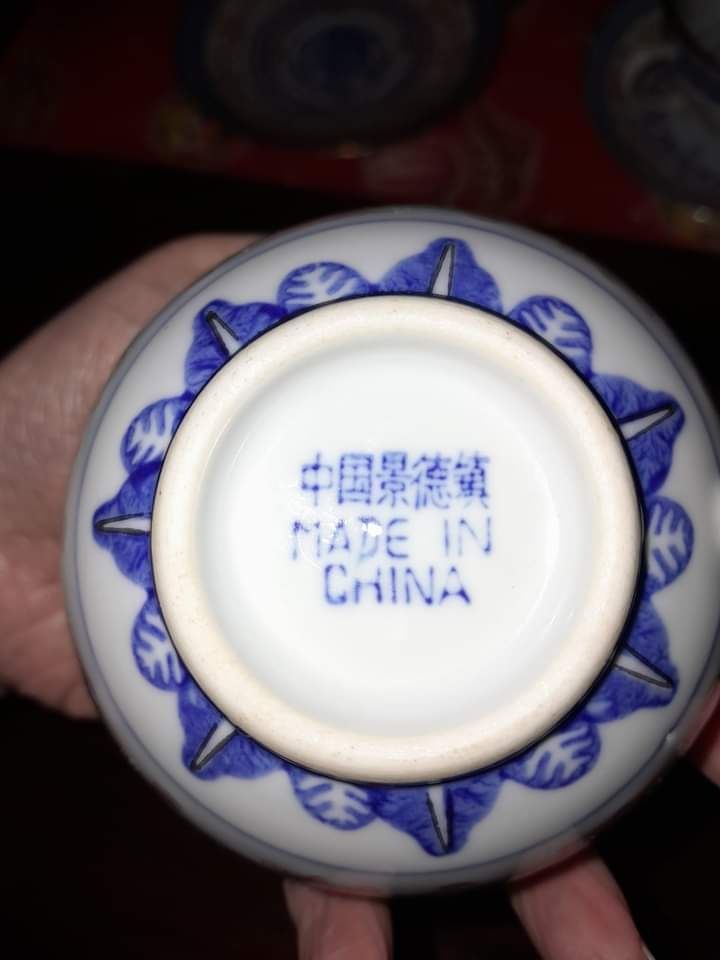 Chávenas e pires  antigas em porcelana chinesa Bago de arroz