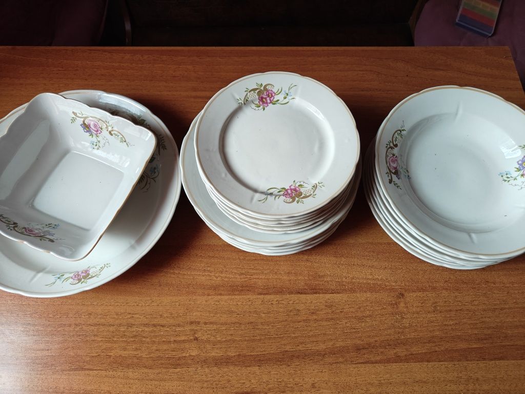 Продам столовый сервиз .