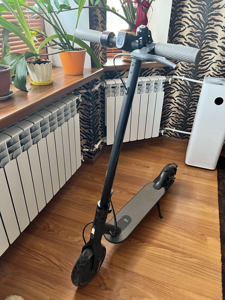 Электрический самокат Xiaomi Mi Electric Scooter 1S Black