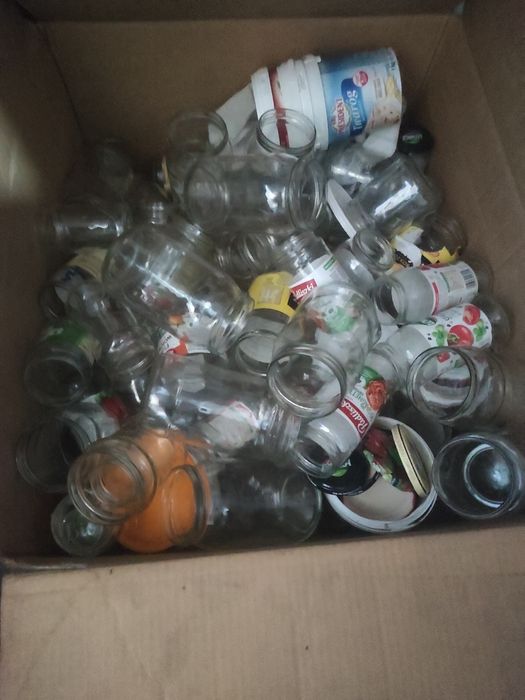 Oddam około 200 sztuk słoików