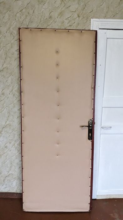 Дверь входная,дерево