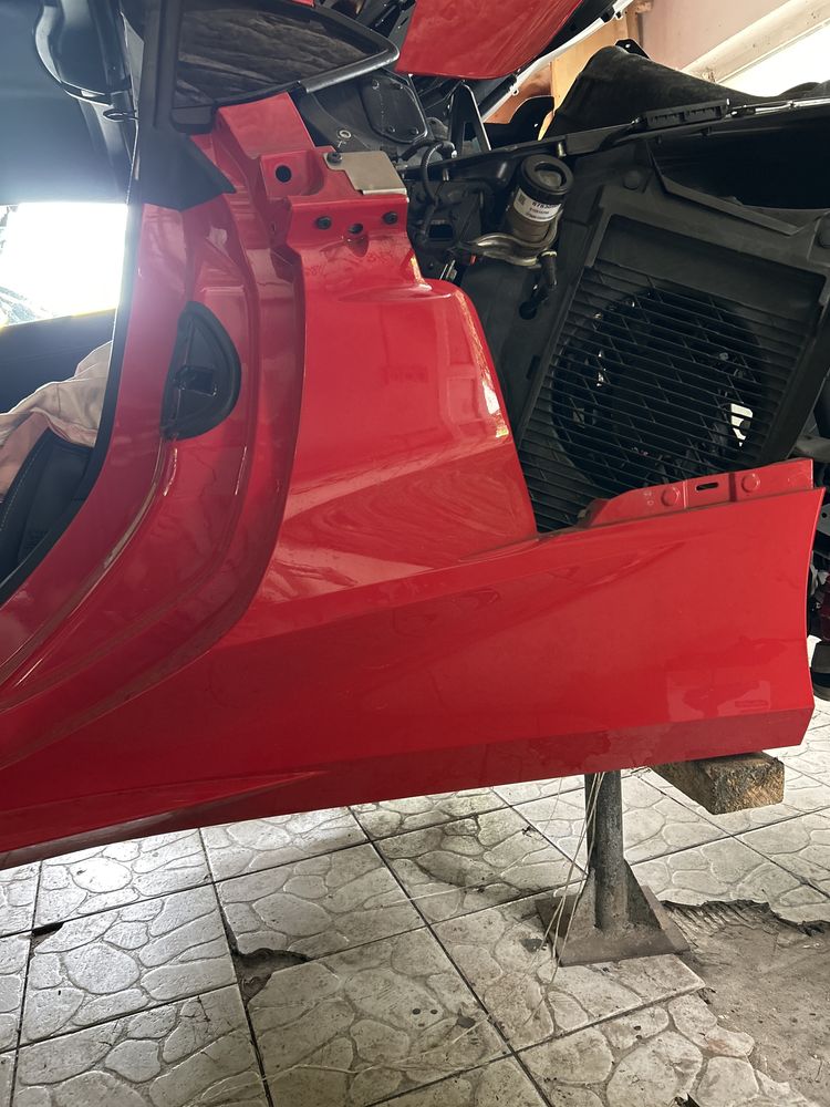 Chevrolet corvette c8 lewy próg nakładka listwa progowa lewa