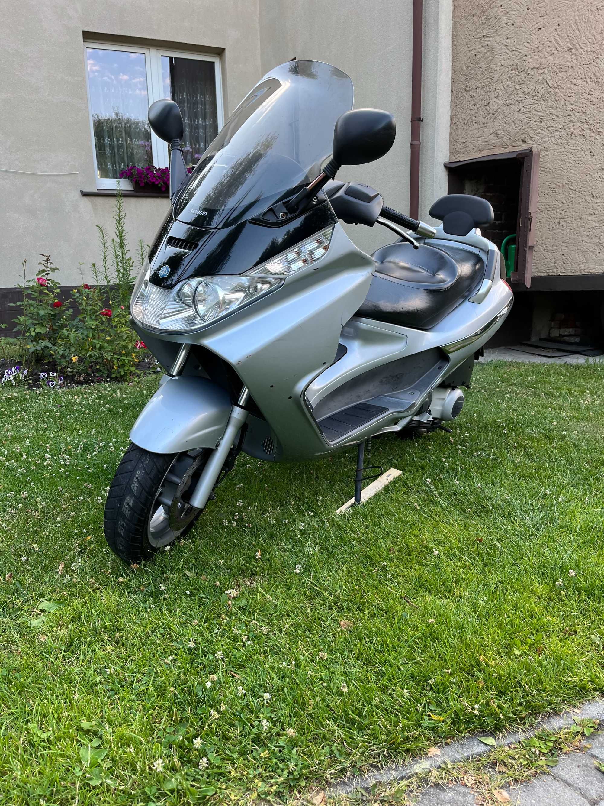 Skuter Piaggio X8 2005r.