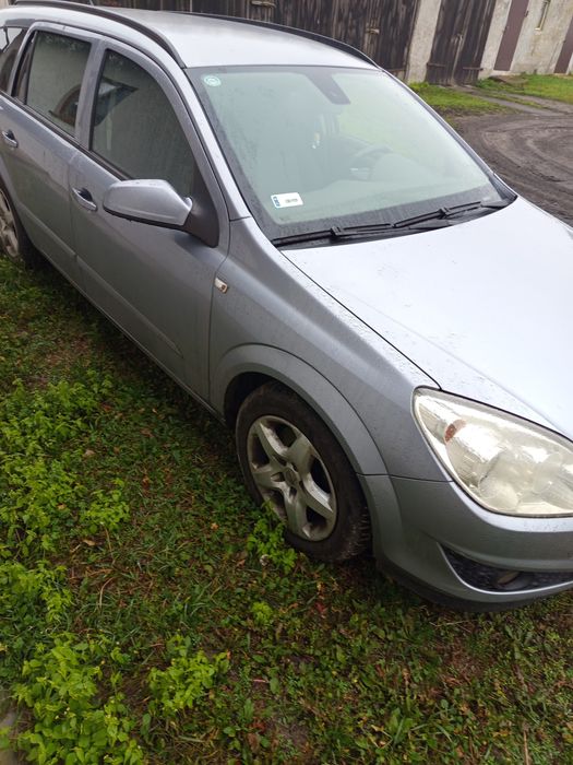 Sprzedam astra h 1.9cdti na chodzie 80 procent sprawna