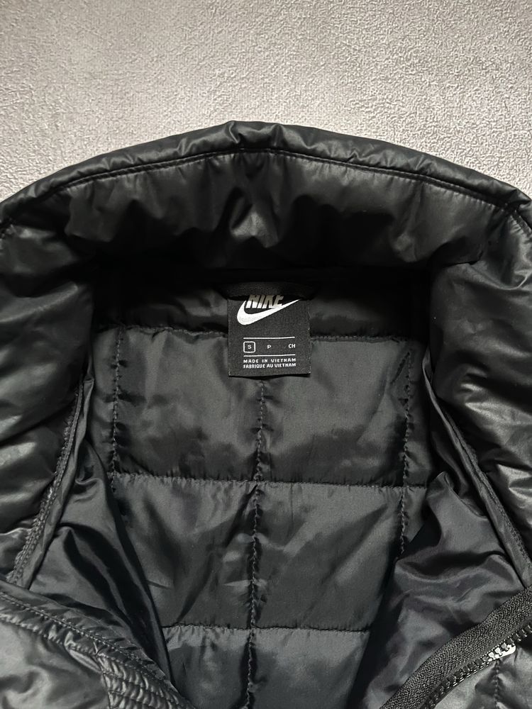 Курточка мужская Nike Syn Fil Anorak  размер S